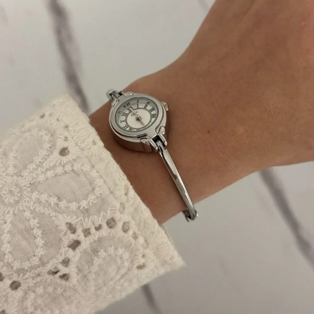 Sku0190 Retro Silver Women Fashion Round‎ Watch Stainless steel + gift bag